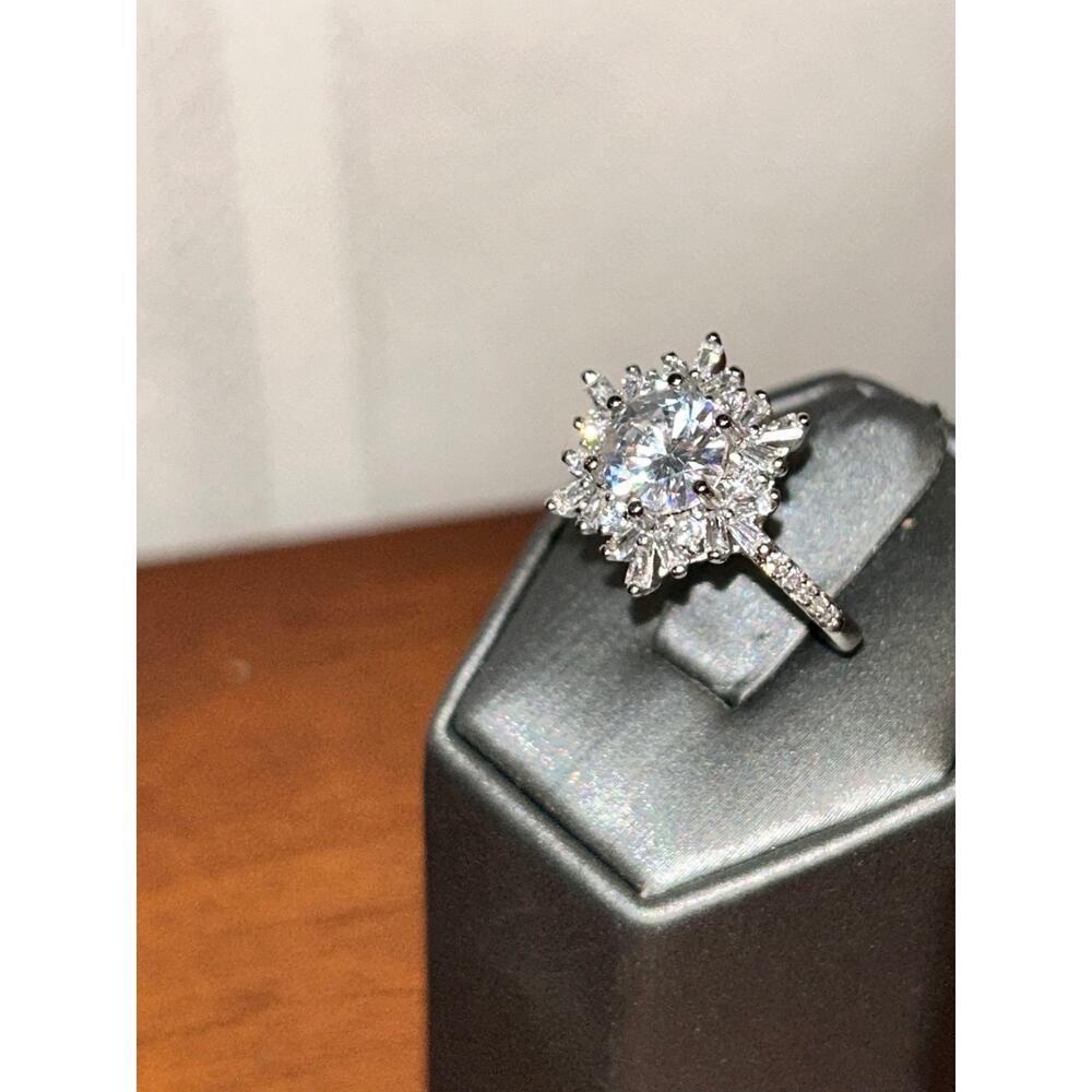2 CT White Sapphire Snowflake Ring Size 9.5 – Sparkling Statement Ring - Picture 7 of 13